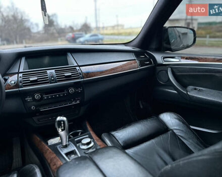 Черный БМВ Х5, объемом двигателя 3 л и пробегом 270 тыс. км за 12250 $, фото 80 на Automoto.ua