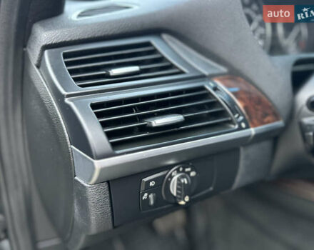 Черный БМВ Х5, объемом двигателя 3 л и пробегом 270 тыс. км за 12250 $, фото 57 на Automoto.ua