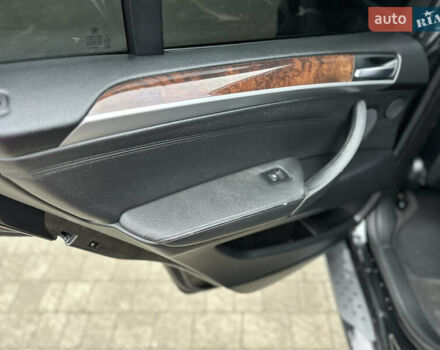 Черный БМВ Х5, объемом двигателя 3 л и пробегом 270 тыс. км за 12250 $, фото 71 на Automoto.ua