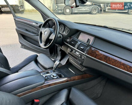 Черный БМВ Х5, объемом двигателя 3 л и пробегом 270 тыс. км за 14000 $, фото 13 на Automoto.ua