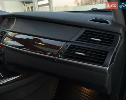 Чорний БМВ Х5, об'ємом двигуна 3 л та пробігом 110 тис. км за 12900 $, фото 100 на Automoto.ua