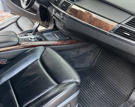 Черный БМВ Х5, объемом двигателя 4.8 л и пробегом 170 тыс. км за 13200 $, фото 4 на Automoto.ua