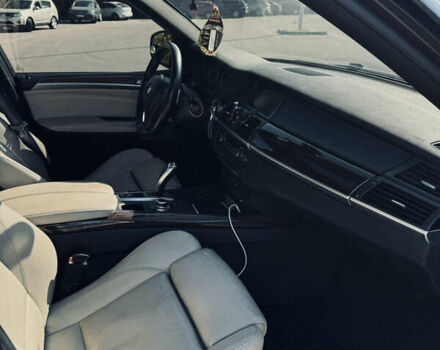 Черный БМВ Х5, объемом двигателя 2.98 л и пробегом 300 тыс. км за 15000 $, фото 6 на Automoto.ua