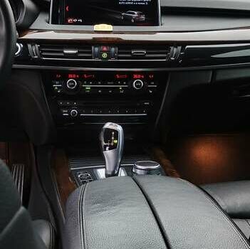 Чорний БМВ Х5, об'ємом двигуна 2 л та пробігом 200 тис. км за 26500 $, фото 30 на Automoto.ua