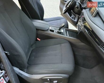 Чорний БМВ Х5, об'ємом двигуна 2 л та пробігом 130 тис. км за 28500 $, фото 76 на Automoto.ua