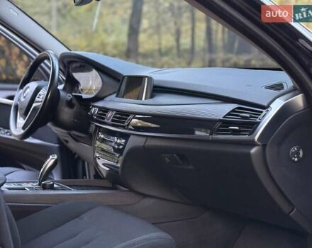 Чорний БМВ Х5, об'ємом двигуна 2 л та пробігом 130 тис. км за 28500 $, фото 61 на Automoto.ua
