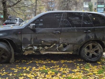 Чорний БМВ Х5, об'ємом двигуна 3 л та пробігом 350 тис. км за 3000 $, фото 1 на Automoto.ua