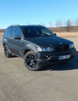 Черный БМВ Х5, объемом двигателя 0 л и пробегом 350 тыс. км за 5500 $, фото 1 на Automoto.ua