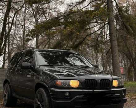 Черный БМВ Х5, объемом двигателя 4.4 л и пробегом 300 тыс. км за 7200 $, фото 1 на Automoto.ua