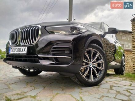 БМВ Х5 2023 в Дубно на Automoto.ua Черный БМВ Х5, объемом двигателя 2 л и пробегом 65 тыс. км за 59800 $, фото 1 на Automoto.ua