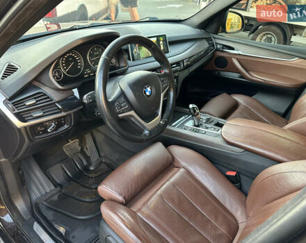 Коричневый БМВ Х5, объемом двигателя 2.99 л и пробегом 260 тыс. км за 30000 $, фото 6 на Automoto.ua