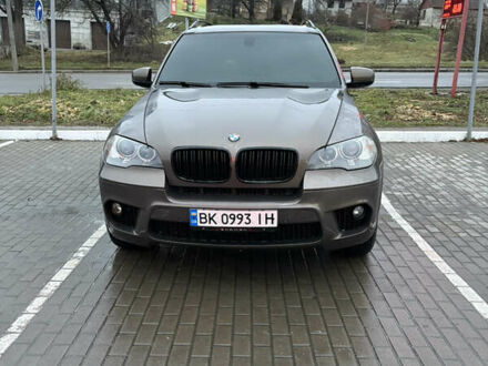 Коричневый БМВ Х5, объемом двигателя 2.98 л и пробегом 210 тыс. км за 14500 $, фото 1 на Automoto.ua