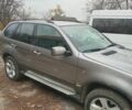 Серый БМВ Х5, объемом двигателя 3 л и пробегом 367 тыс. км за 4739 $, фото 3 на Automoto.ua
