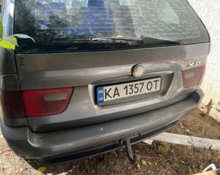 Серый БМВ Х5, объемом двигателя 3 л и пробегом 300 тыс. км за 5500 $, фото 2 на Automoto.ua