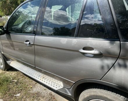 Серый БМВ Х5, объемом двигателя 3 л и пробегом 300 тыс. км за 5500 $, фото 3 на Automoto.ua