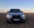 Серый БМВ Х5, объемом двигателя 3 л и пробегом 275 тыс. км за 10600 $, фото 1 на Automoto.ua