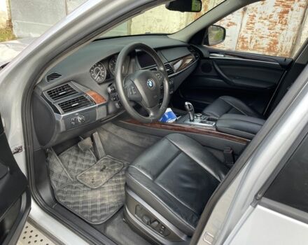 Серый БМВ Х5, объемом двигателя 3 л и пробегом 240 тыс. км за 11999 $, фото 6 на Automoto.ua