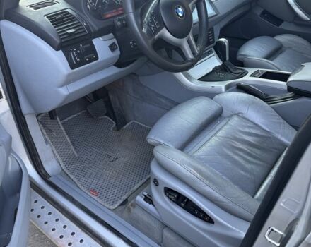 Серый БМВ Х5, объемом двигателя 4.4 л и пробегом 250 тыс. км за 7700 $, фото 15 на Automoto.ua