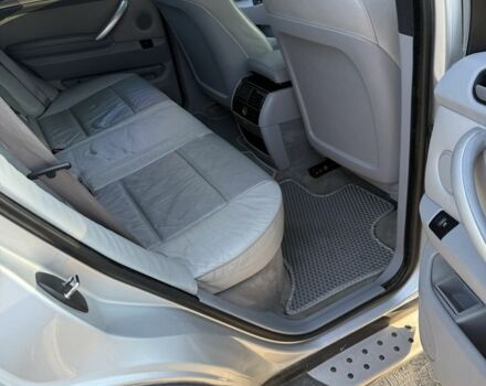 Серый БМВ Х5, объемом двигателя 4.4 л и пробегом 250 тыс. км за 7700 $, фото 7 на Automoto.ua