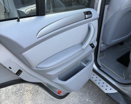 Серый БМВ Х5, объемом двигателя 4.4 л и пробегом 250 тыс. км за 7700 $, фото 12 на Automoto.ua