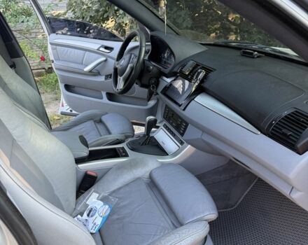 Серый БМВ Х5, объемом двигателя 4.4 л и пробегом 250 тыс. км за 7700 $, фото 3 на Automoto.ua