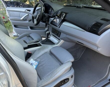 Серый БМВ Х5, объемом двигателя 4.4 л и пробегом 250 тыс. км за 7700 $, фото 5 на Automoto.ua