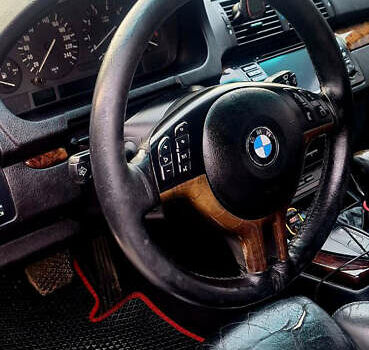 Серый БМВ Х5, объемом двигателя 4.4 л и пробегом 330 тыс. км за 8000 $, фото 10 на Automoto.ua