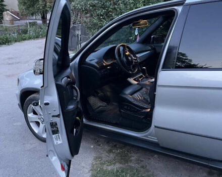 Серый БМВ Х5, объемом двигателя 4.4 л и пробегом 350 тыс. км за 7500 $, фото 3 на Automoto.ua