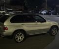 Серый БМВ Х5, объемом двигателя 3 л и пробегом 300 тыс. км за 5800 $, фото 1 на Automoto.ua