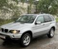 Серый БМВ Х5, объемом двигателя 3 л и пробегом 300 тыс. км за 4300 $, фото 1 на Automoto.ua