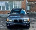 Серый БМВ Х5, объемом двигателя 3 л и пробегом 355 тыс. км за 6000 $, фото 1 на Automoto.ua