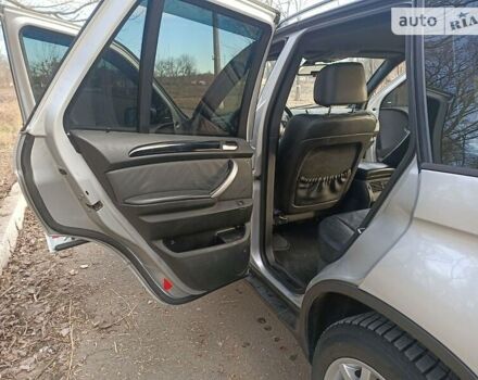 Серый БМВ Х5, объемом двигателя 3 л и пробегом 380 тыс. км за 10600 $, фото 18 на Automoto.ua