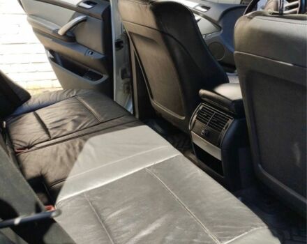 Серый БМВ Х5, объемом двигателя 3 л и пробегом 350 тыс. км за 4500 $, фото 3 на Automoto.ua