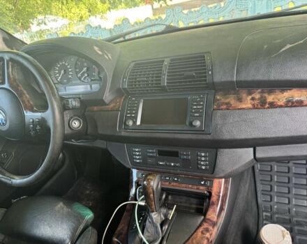 Серый БМВ Х5, объемом двигателя 3 л и пробегом 300 тыс. км за 5800 $, фото 5 на Automoto.ua