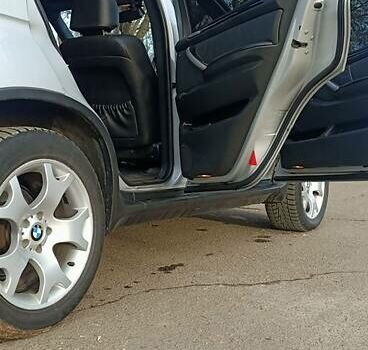 Серый БМВ Х5, объемом двигателя 3 л и пробегом 380 тыс. км за 10600 $, фото 11 на Automoto.ua