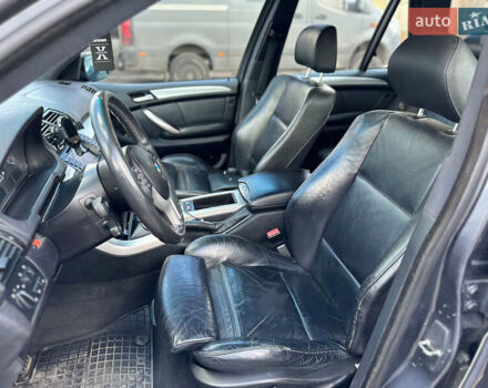 Серый БМВ Х5, объемом двигателя 3 л и пробегом 394 тыс. км за 8500 $, фото 6 на Automoto.ua