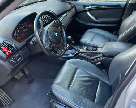 Серый БМВ Х5, объемом двигателя 3 л и пробегом 380 тыс. км за 5000 $, фото 4 на Automoto.ua