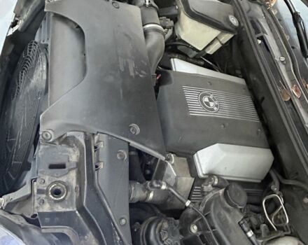 Серый БМВ Х5, объемом двигателя 0.44 л и пробегом 245 тыс. км за 8000 $, фото 11 на Automoto.ua