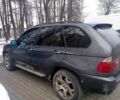 Серый БМВ Х5, объемом двигателя 3 л и пробегом 400 тыс. км за 10000 $, фото 1 на Automoto.ua