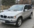 Серый БМВ Х5, объемом двигателя 3 л и пробегом 242 тыс. км за 6000 $, фото 1 на Automoto.ua