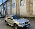 Серый БМВ Х5, объемом двигателя 3 л и пробегом 303 тыс. км за 8000 $, фото 1 на Automoto.ua