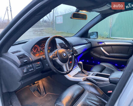 Серый БМВ Х5, объемом двигателя 3 л и пробегом 330 тыс. км за 4799 $, фото 17 на Automoto.ua
