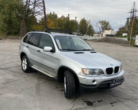 Серый БМВ Х5, объемом двигателя 3 л и пробегом 390 тыс. км за 5500 $, фото 1 на Automoto.ua