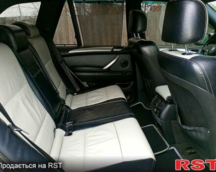 Серый БМВ Х5, объемом двигателя 3 л и пробегом 300 тыс. км за 8000 $, фото 6 на Automoto.ua