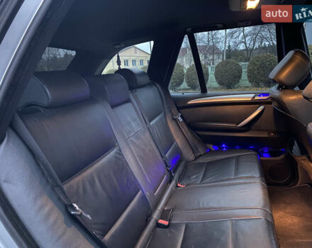 Серый БМВ Х5, объемом двигателя 3 л и пробегом 330 тыс. км за 4799 $, фото 21 на Automoto.ua