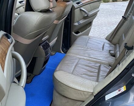 Серый БМВ Х5, объемом двигателя 3 л и пробегом 400 тыс. км за 4650 $, фото 9 на Automoto.ua