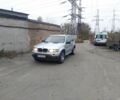Серый БМВ Х5, объемом двигателя 3 л и пробегом 400 тыс. км за 4200 $, фото 1 на Automoto.ua
