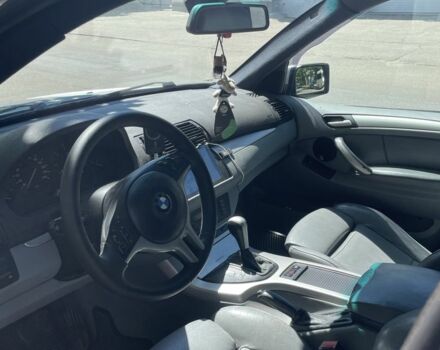 Серый БМВ Х5, объемом двигателя 3 л и пробегом 350 тыс. км за 8000 $, фото 5 на Automoto.ua