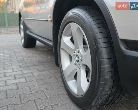 Серый БМВ Х5, объемом двигателя 3 л и пробегом 295 тыс. км за 7999 $, фото 58 на Automoto.ua