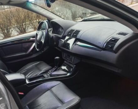 Серый БМВ Х5, объемом двигателя 3 л и пробегом 349 тыс. км за 4500 $, фото 5 на Automoto.ua